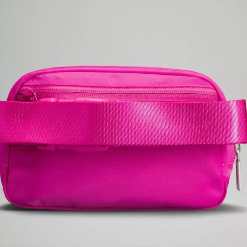 π Lululemon 1L belt bag in Sonic Pink π - Picture 7 of 9
